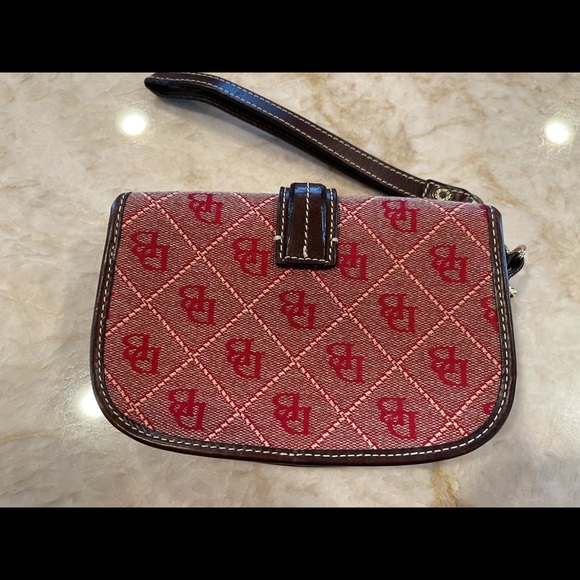 Dooney and Bourke wristlet - Picture 2 of 2